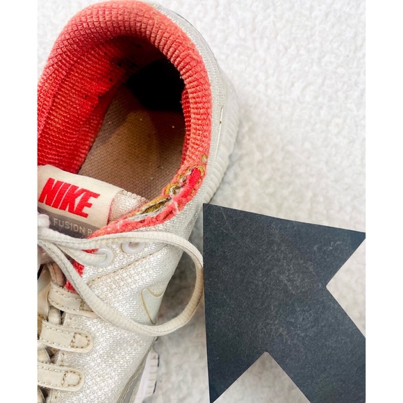(VTG) NIKE • Y2K White/Silver/Salmon Dual Fusion Athletic Runners - Picture 13 of 16